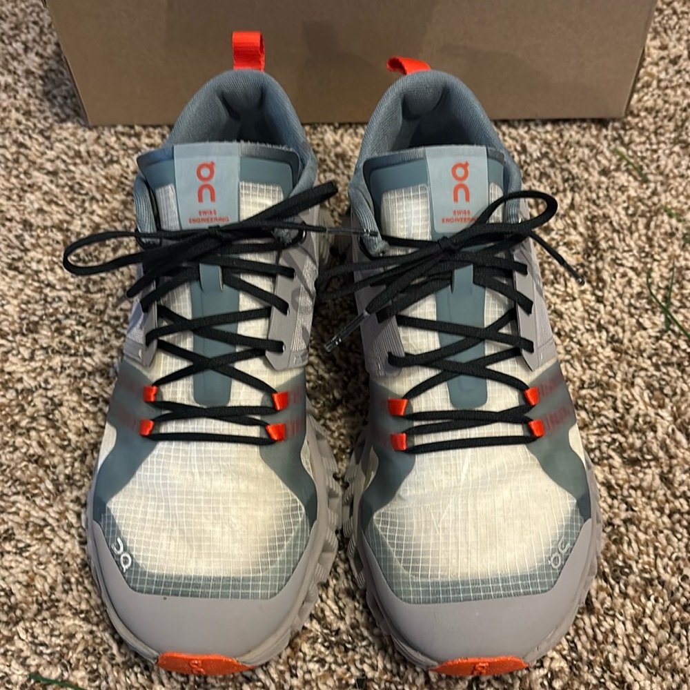 ON - Women’s Cloud Vista Running Shoes

Gently worn, see-thru gray mesh top